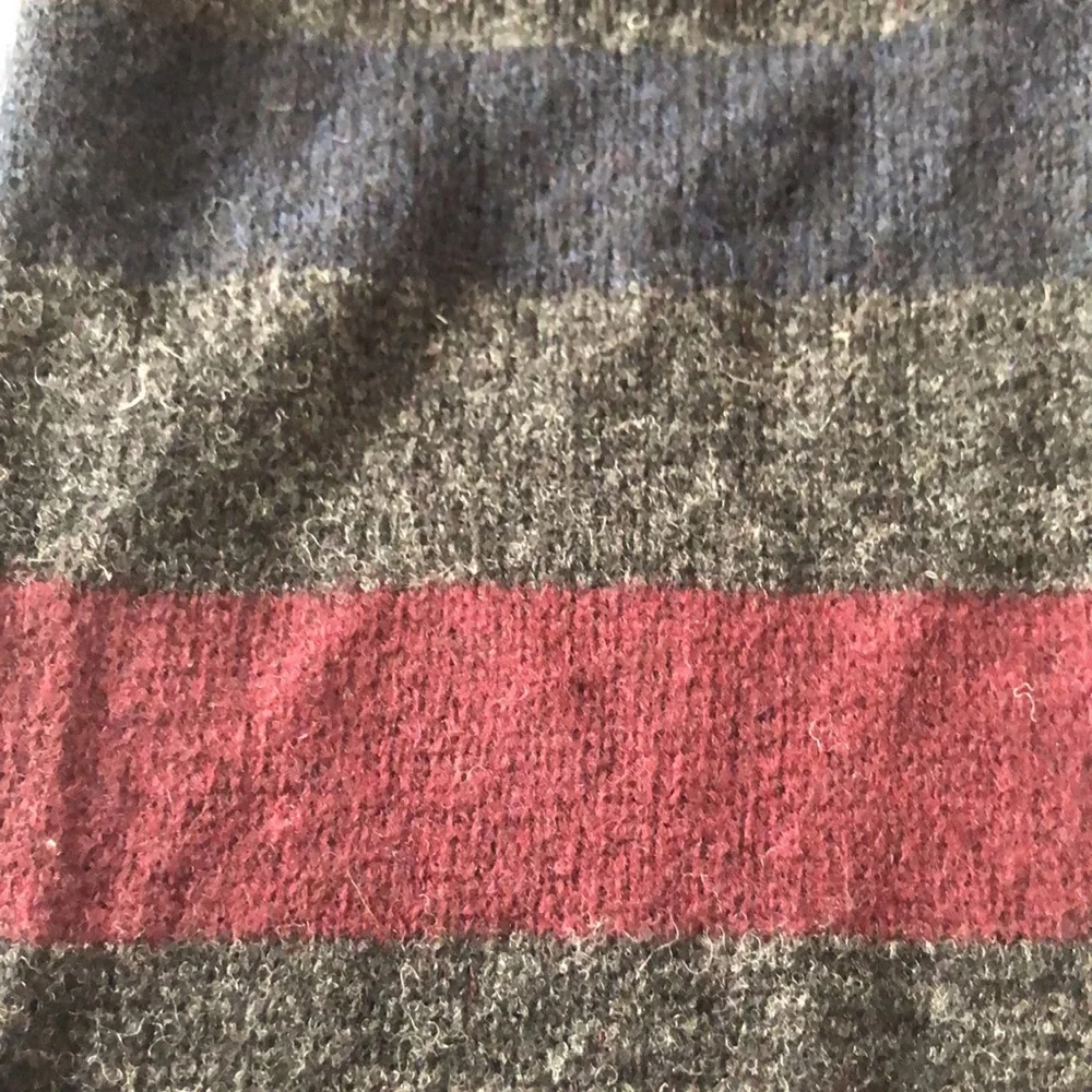 Gap lambswool gray/maroon/navy stripe scarf